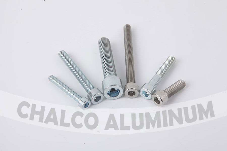 Special cylindrical head bolt